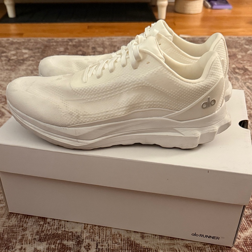 ALO Yoga Runner Men’s 13 white sneaker shoes